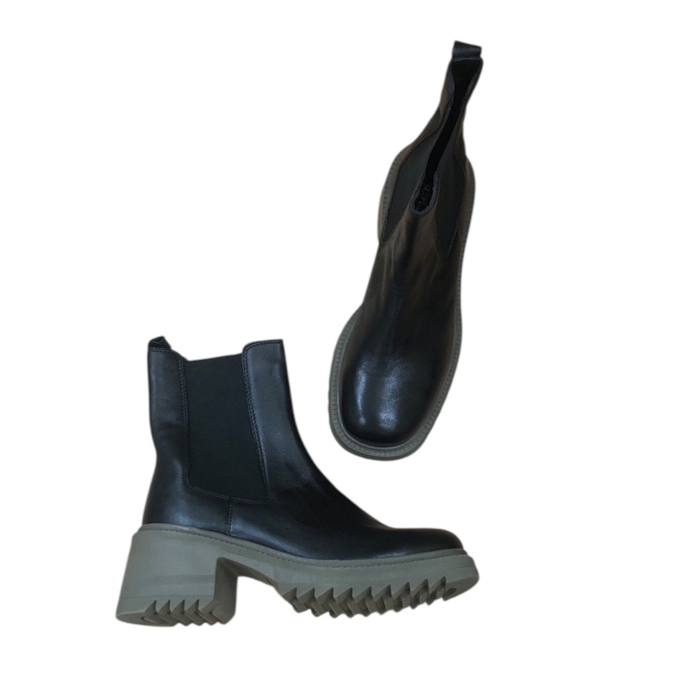 NEW Vince Camuto Anikaaa Chelsea Boots Size 7.5 Black